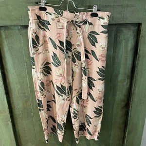 Linen Floral Capris-size S-M